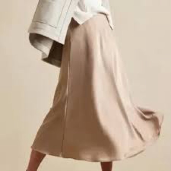 Banana Republic Dresses & Skirts - Banana Republic Cream Silk Midi Skirt
